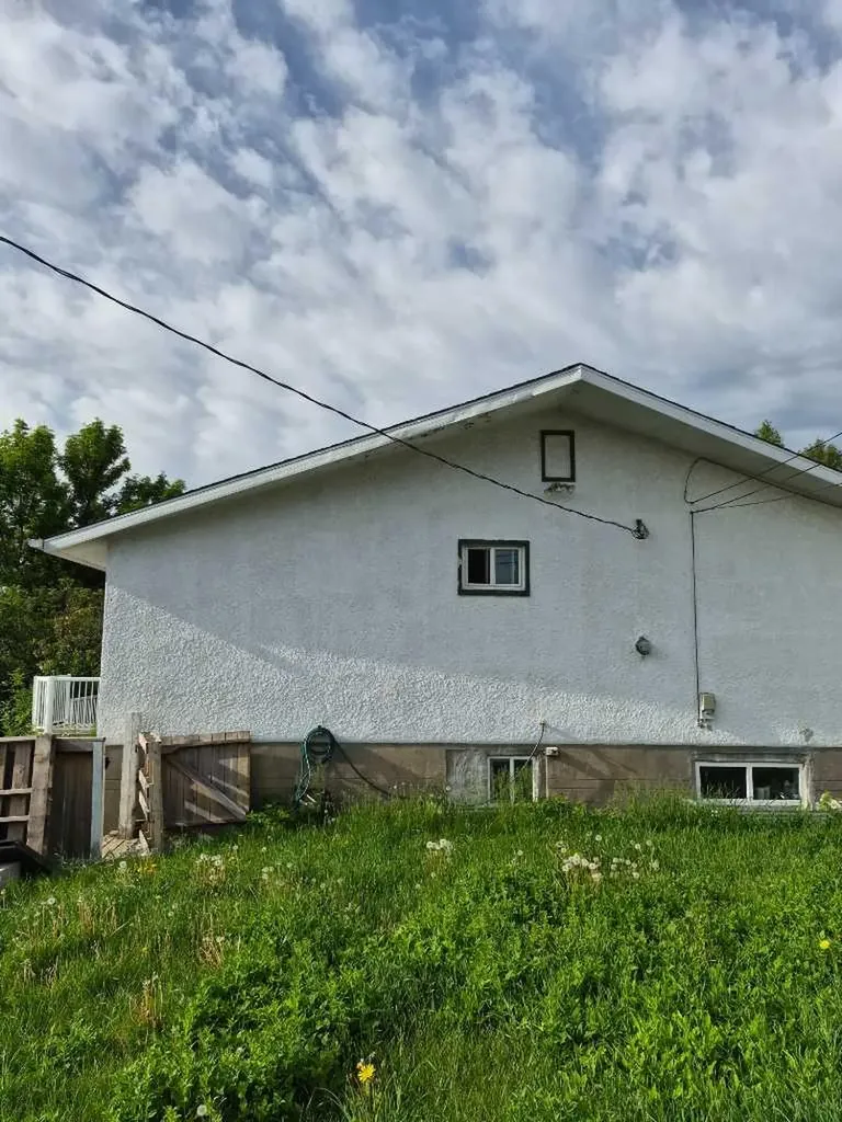 48 Northmount Drive NW Calgary AB T2K3E9