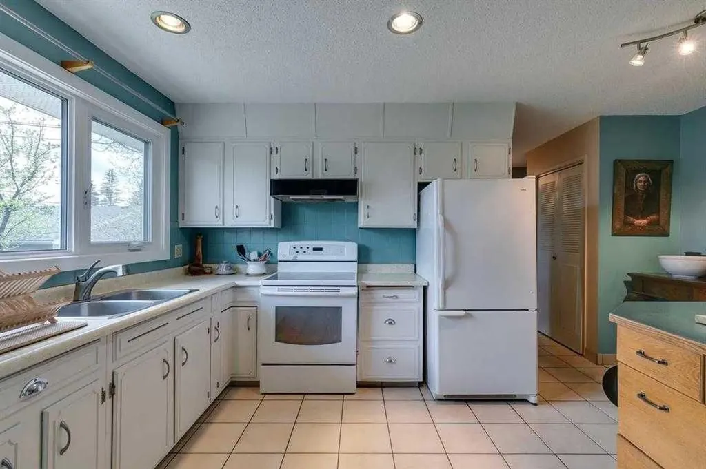 6140 Dalmarnock Crescent NW Calgary AB T3A 1H2