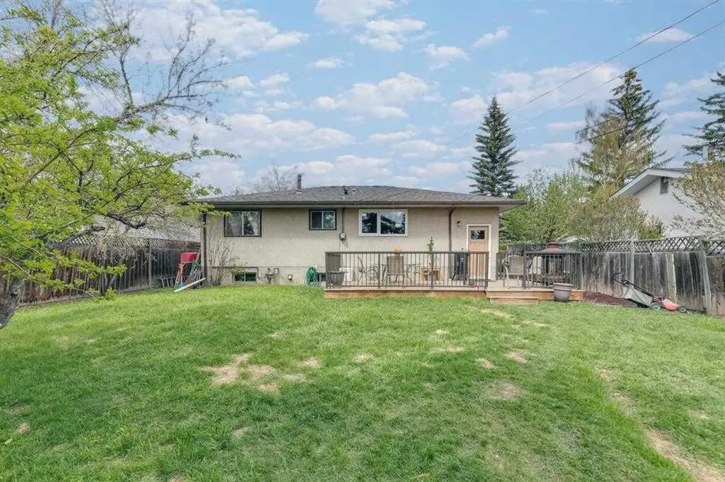 6140 Dalmarnock Crescent NW Calgary AB T3A 1H2
