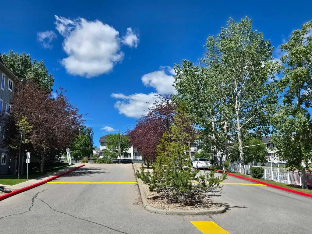 604 8 Street SW Airdrie AB T4B 2W4