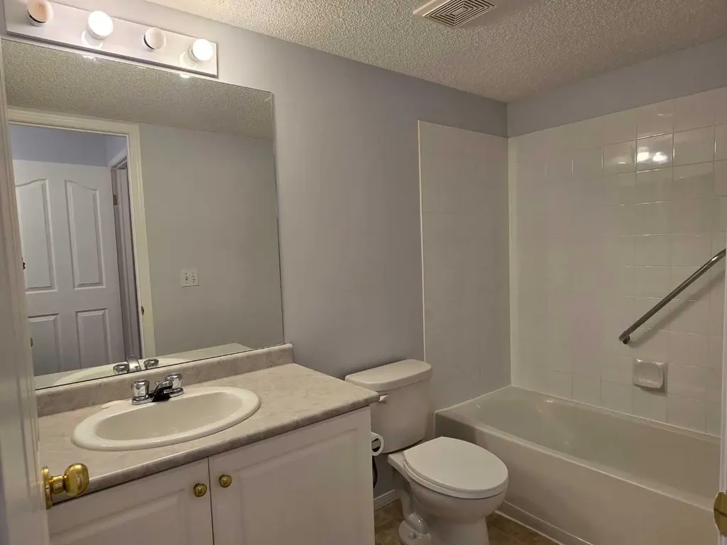 604 8 Street SW Airdrie AB T4B 2W4