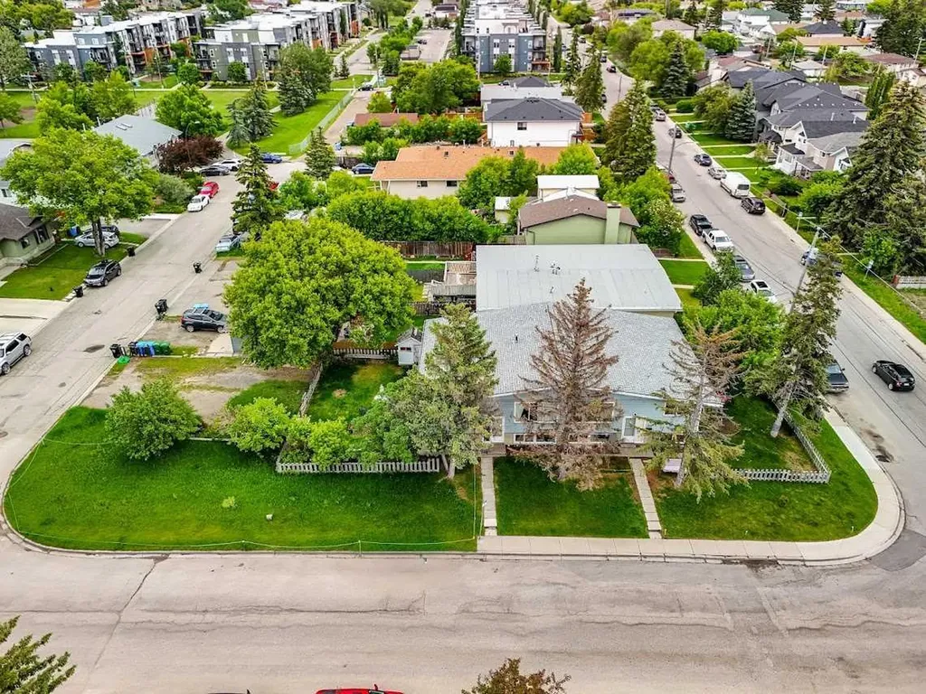 1326 25 Street SE Calgary AB T2A 0X5