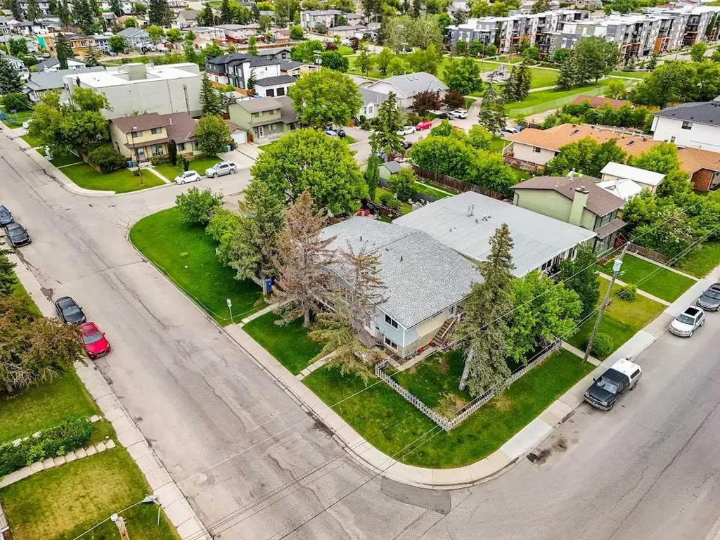 1326 25 Street Calgary AB T2A 0X5