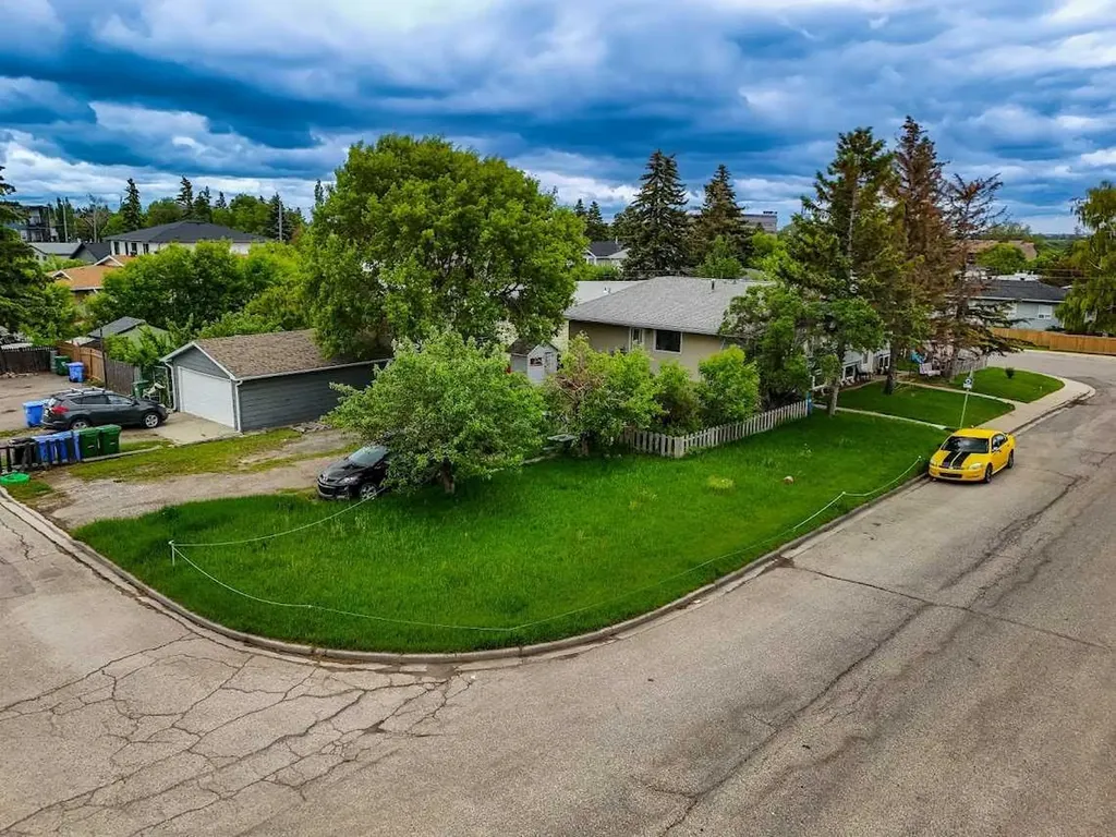 1326 25 Street SE Calgary AB T2A 0X5
