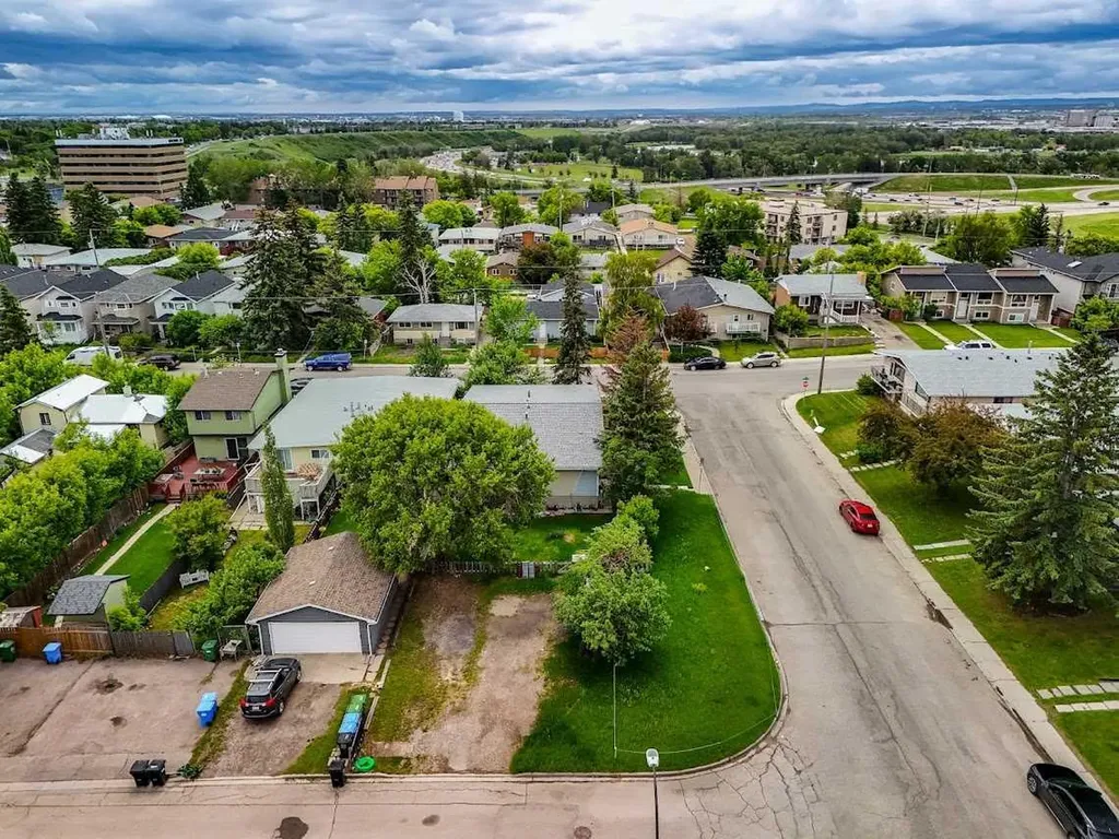 1326 25 Street Calgary AB T2A 0X5