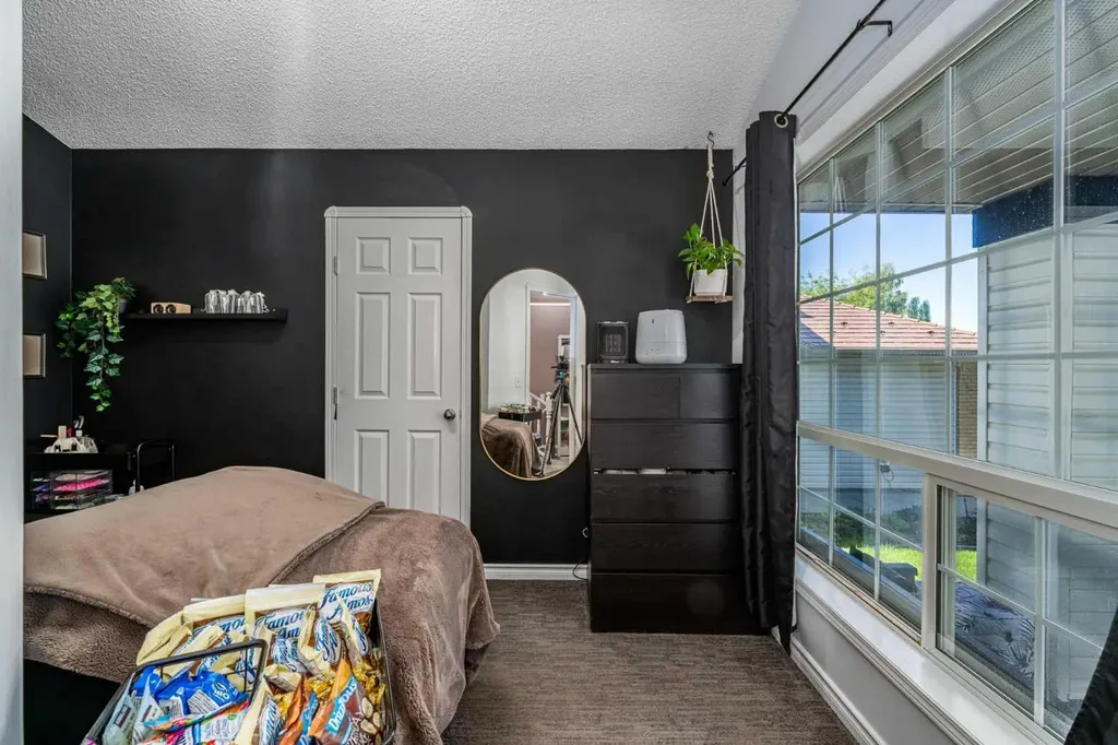 44 Douglas Glen Place SE Calgary AB T2Z 2M9
