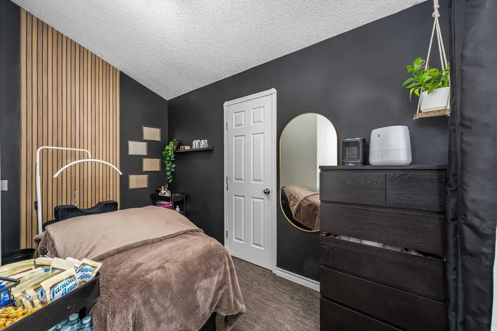 44 Douglas Glen Place SE Calgary AB T2Z 2M9