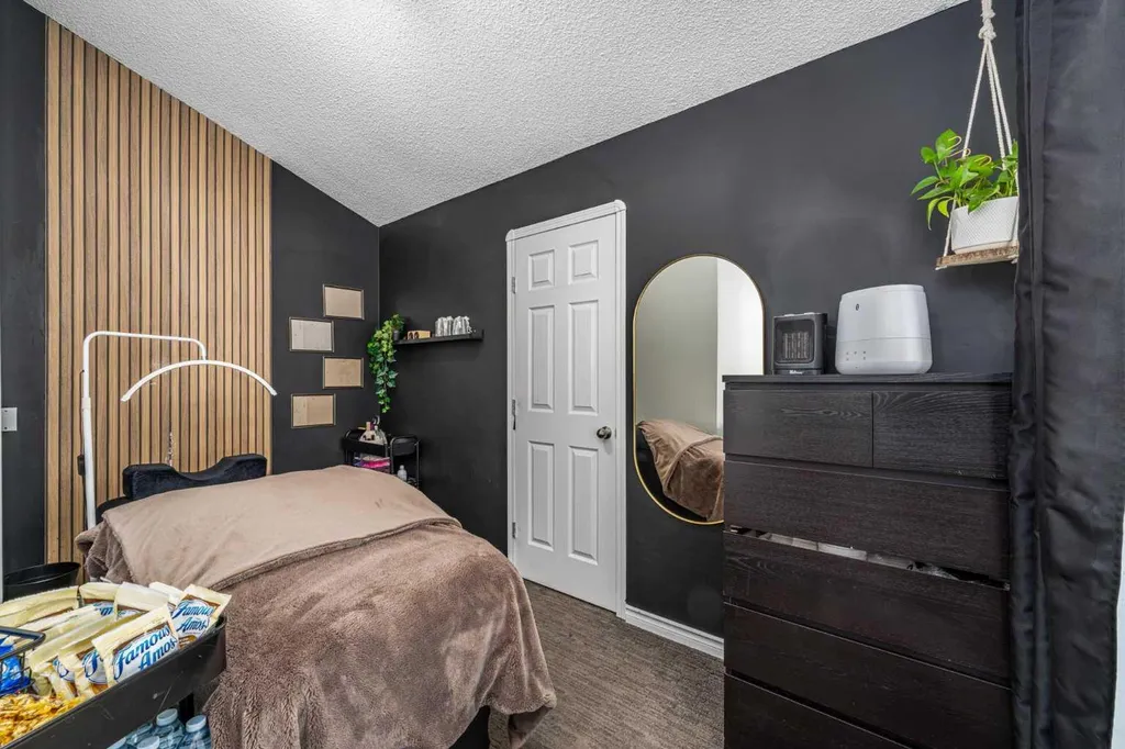 44 Douglas Glen Place SE Calgary AB T2Z 2M9
