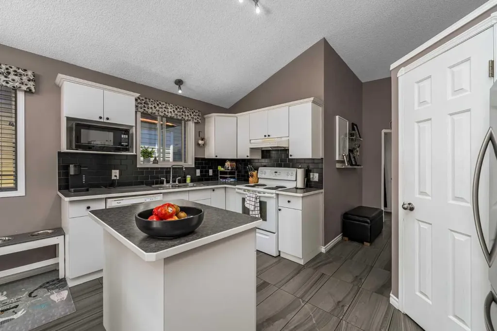 44 Douglas Glen Place SE Calgary AB T2Z 2M9
