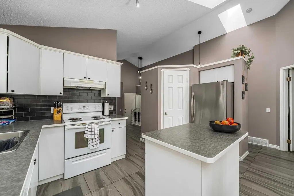 44 Douglas Glen Place SE Calgary AB T2Z 2M9