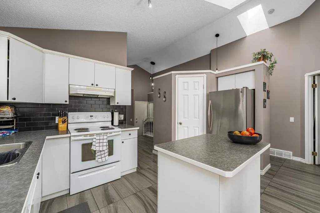 44 Douglas Glen Place SE Calgary AB T2Z 2M9