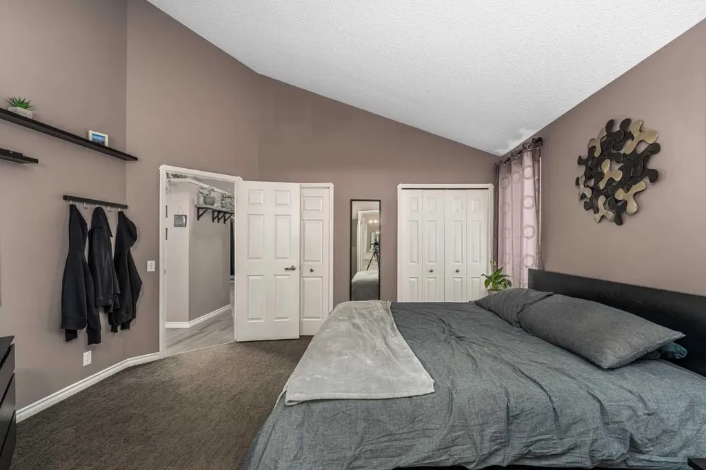 44 Douglas Glen Place SE Calgary AB T2Z 2M9