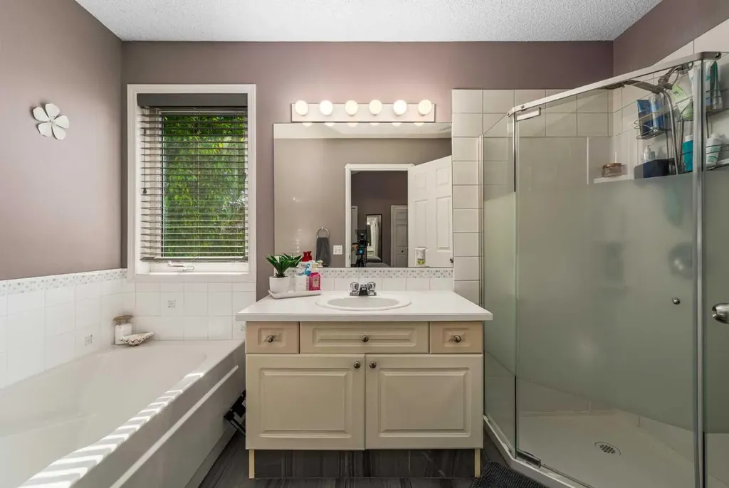 44 Douglas Glen Place SE Calgary AB T2Z 2M9