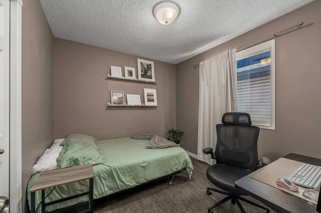 44 Douglas Glen Place SE Calgary AB T2Z 2M9