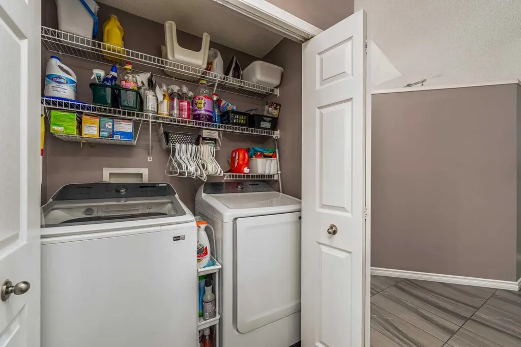 44 Douglas Glen Place SE Calgary AB T2Z 2M9