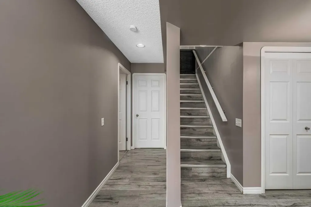 44 Douglas Glen Place SE Calgary AB T2Z 2M9