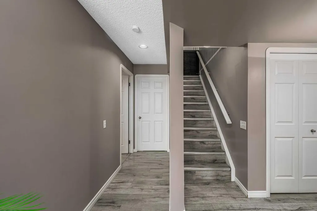 44 Douglas Glen Place SE Calgary AB T2Z 2M9