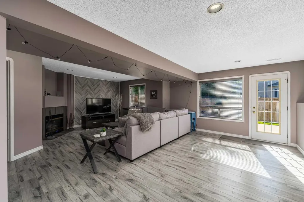 44 Douglas Glen Place SE Calgary AB T2Z 2M9