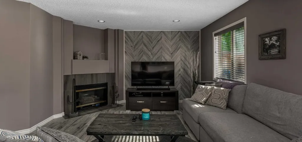 44 Douglas Glen Place SE Calgary AB T2Z 2M9