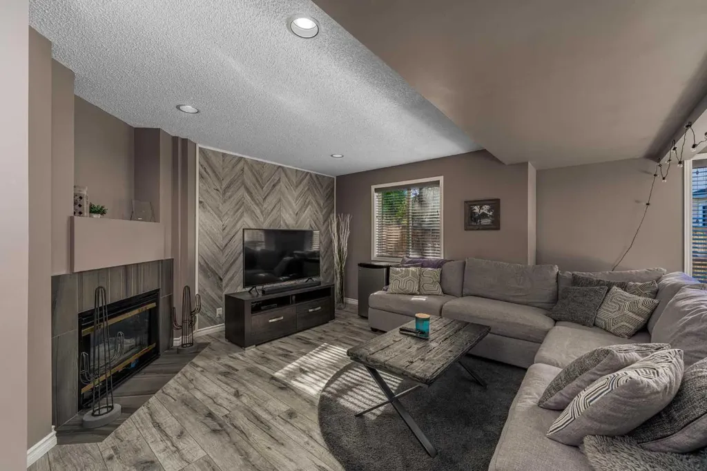 44 Douglas Glen Place SE Calgary AB T2Z 2M9