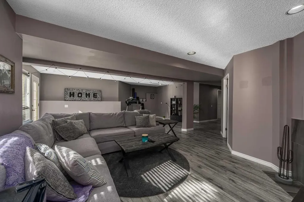 44 Douglas Glen Place SE Calgary AB T2Z 2M9