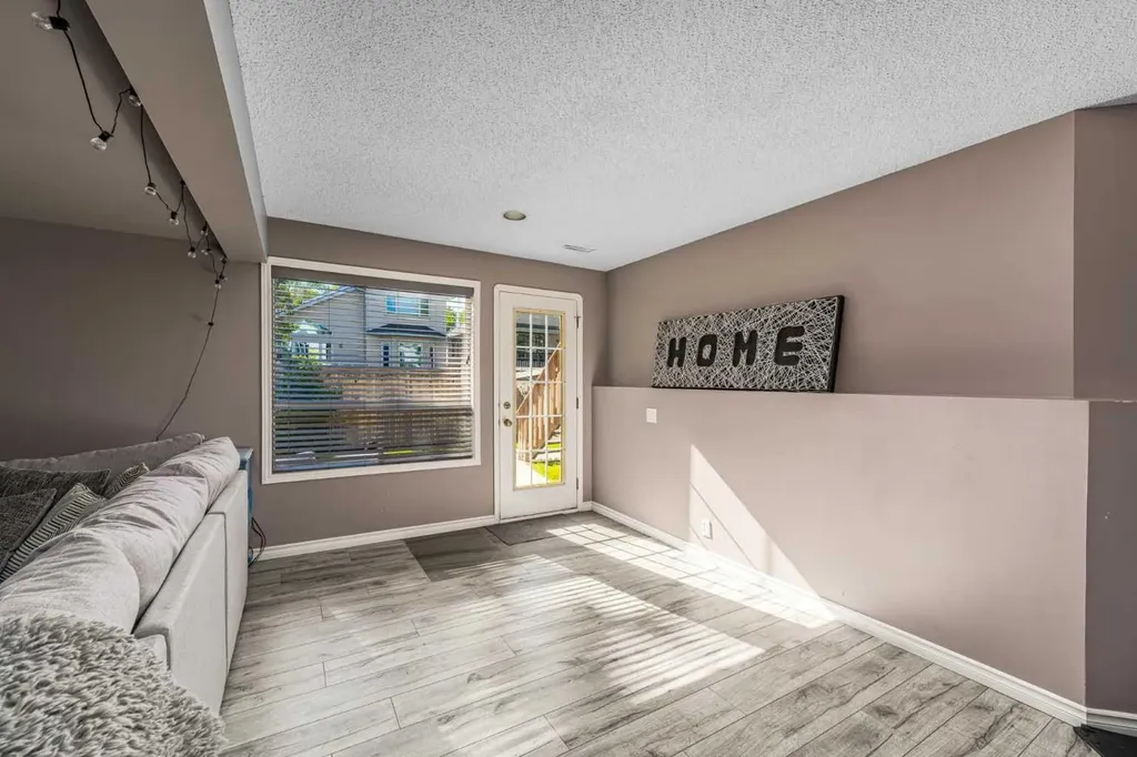 44 Douglas Glen Place SE Calgary AB T2Z 2M9