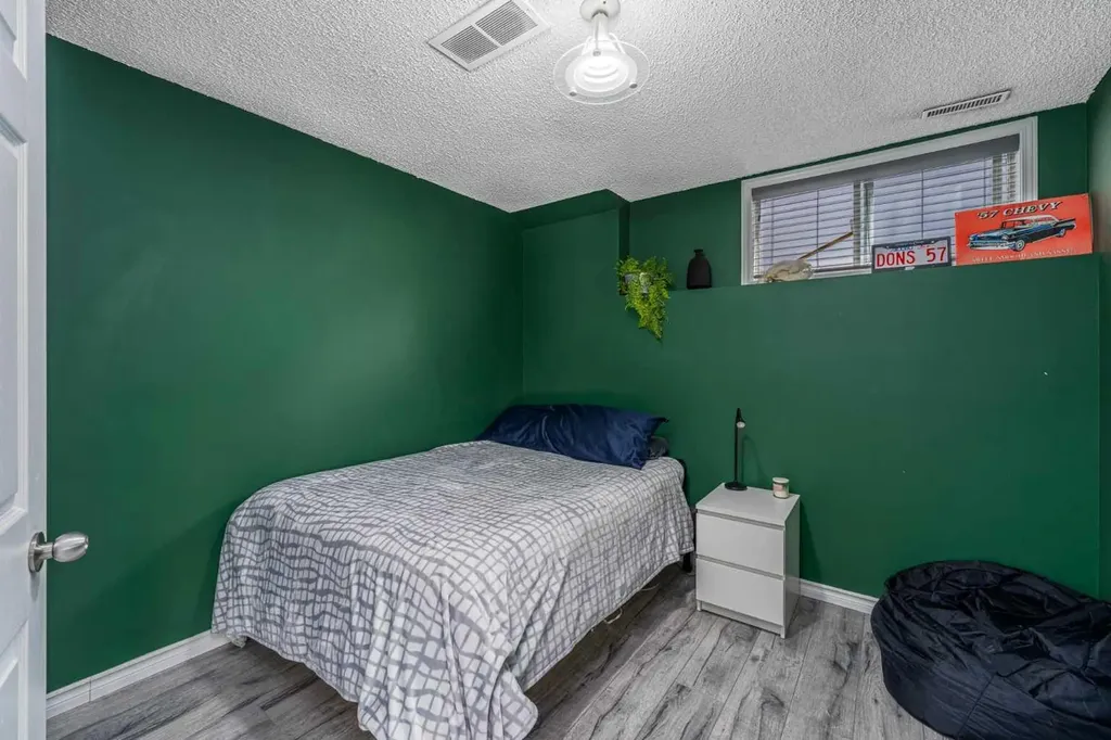 44 Douglas Glen Place SE Calgary AB T2Z 2M9