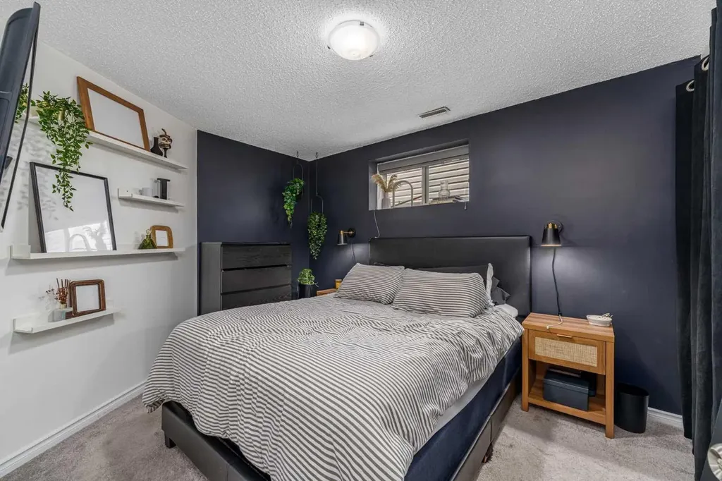 44 Douglas Glen Place SE Calgary AB T2Z 2M9