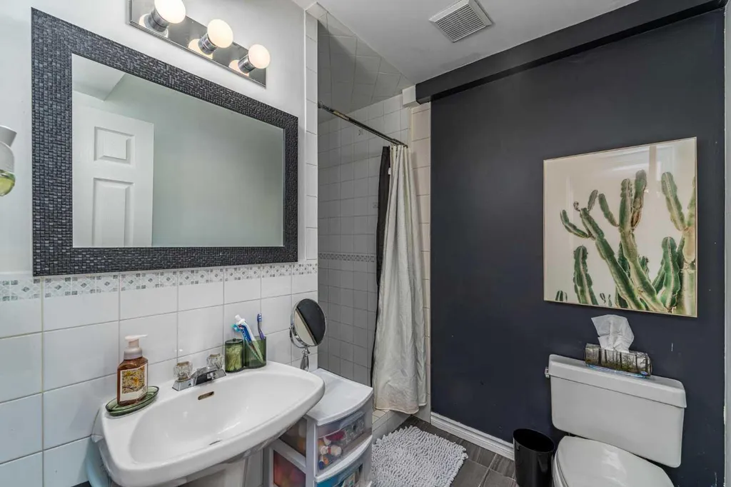 44 Douglas Glen Place SE Calgary AB T2Z 2M9