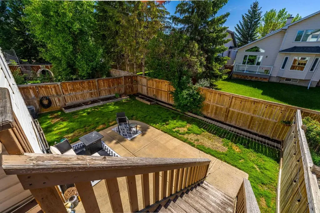 44 Douglas Glen Place SE Calgary AB T2Z 2M9