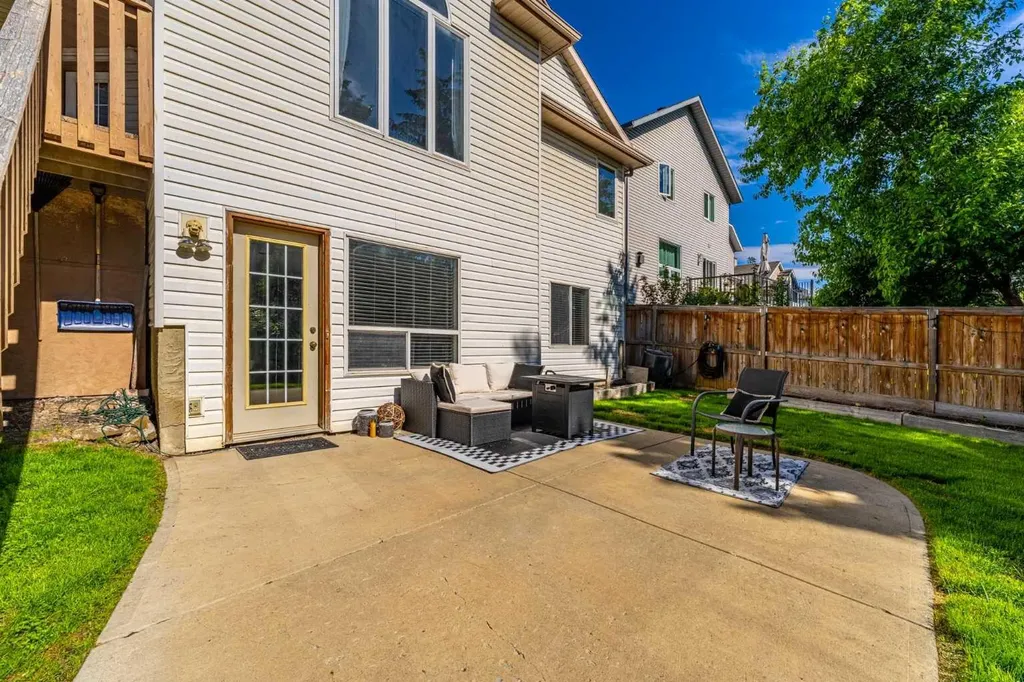 44 Douglas Glen Place SE Calgary AB T2Z 2M9