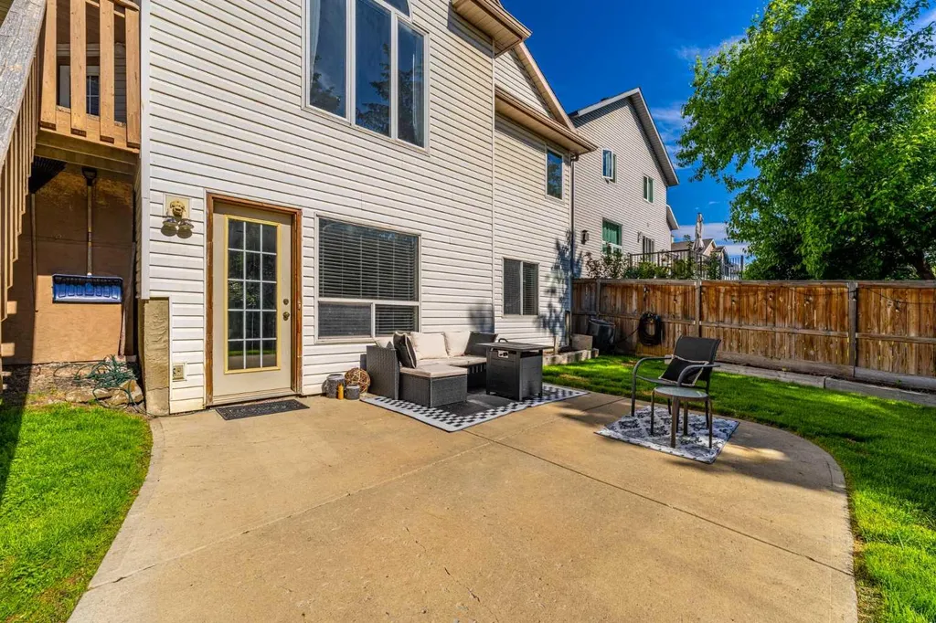 44 Douglas Glen Place SE Calgary AB T2Z 2M9