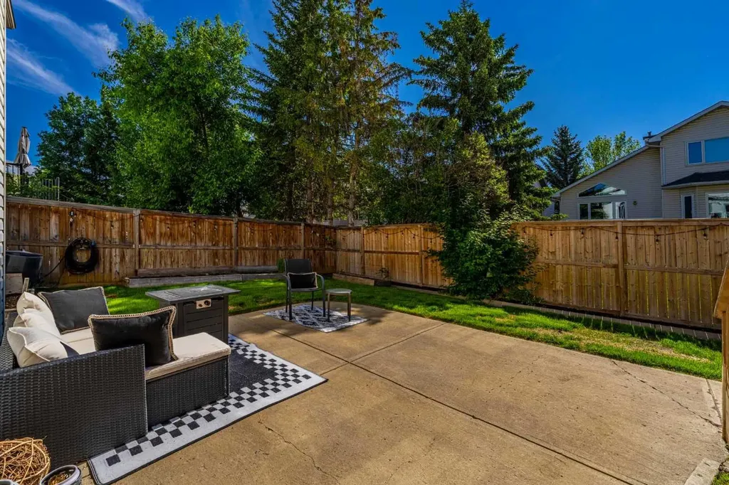 44 Douglas Glen Place SE Calgary AB T2Z 2M9