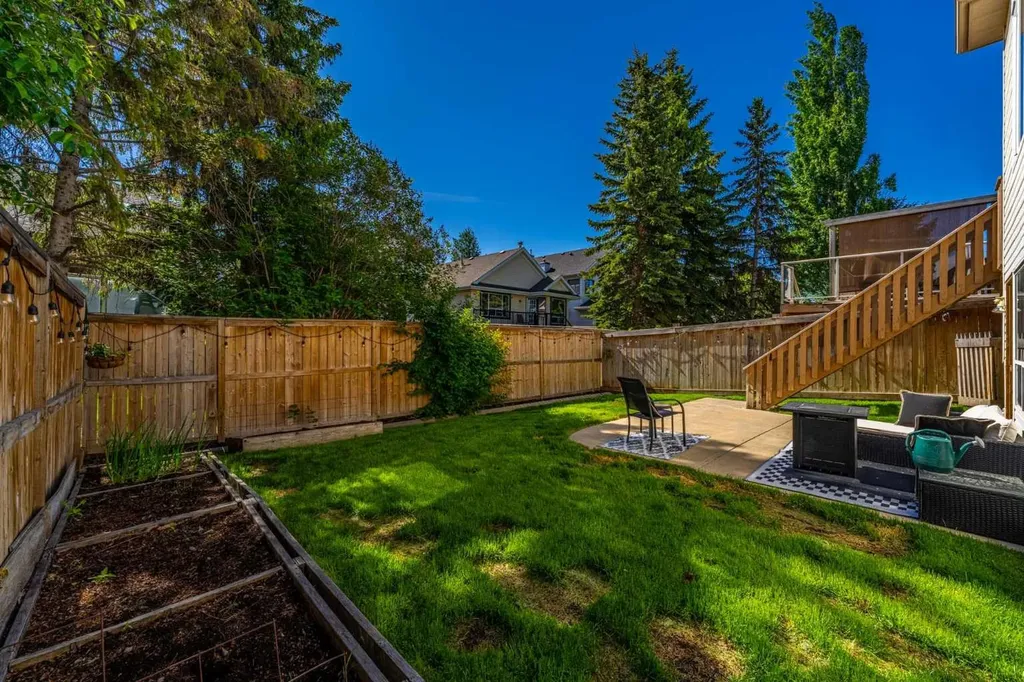 44 Douglas Glen Place SE Calgary AB T2Z 2M9