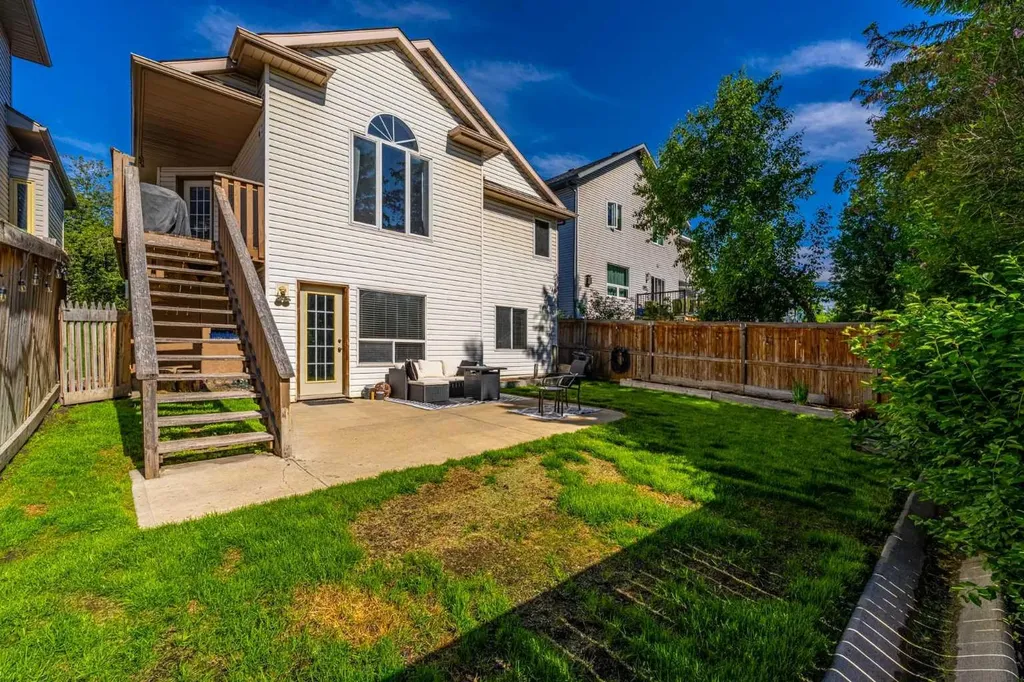 44 Douglas Glen Place SE Calgary AB T2Z 2M9