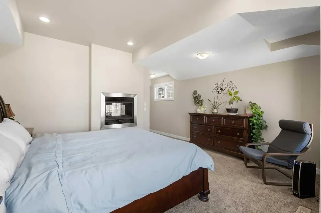 106 Cranarch Landing SE Calgary AB T3M 0Z7