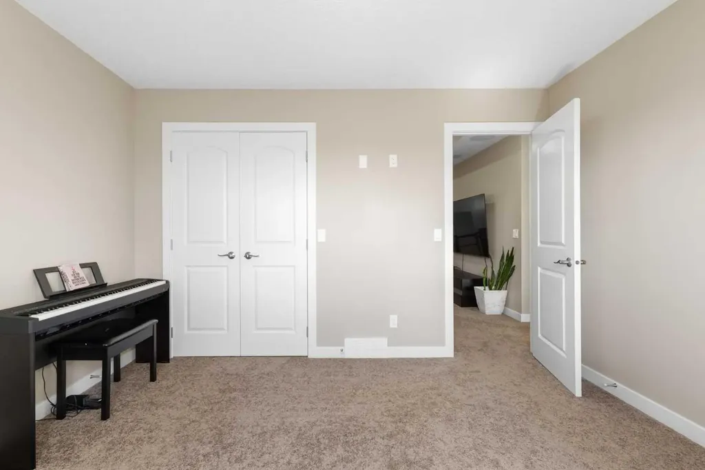 106 Cranarch Landing SE Calgary AB T3M 0Z7