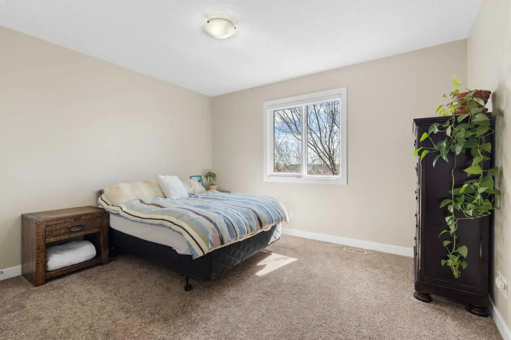 106 Cranarch Landing SE Calgary AB T3M 0Z7