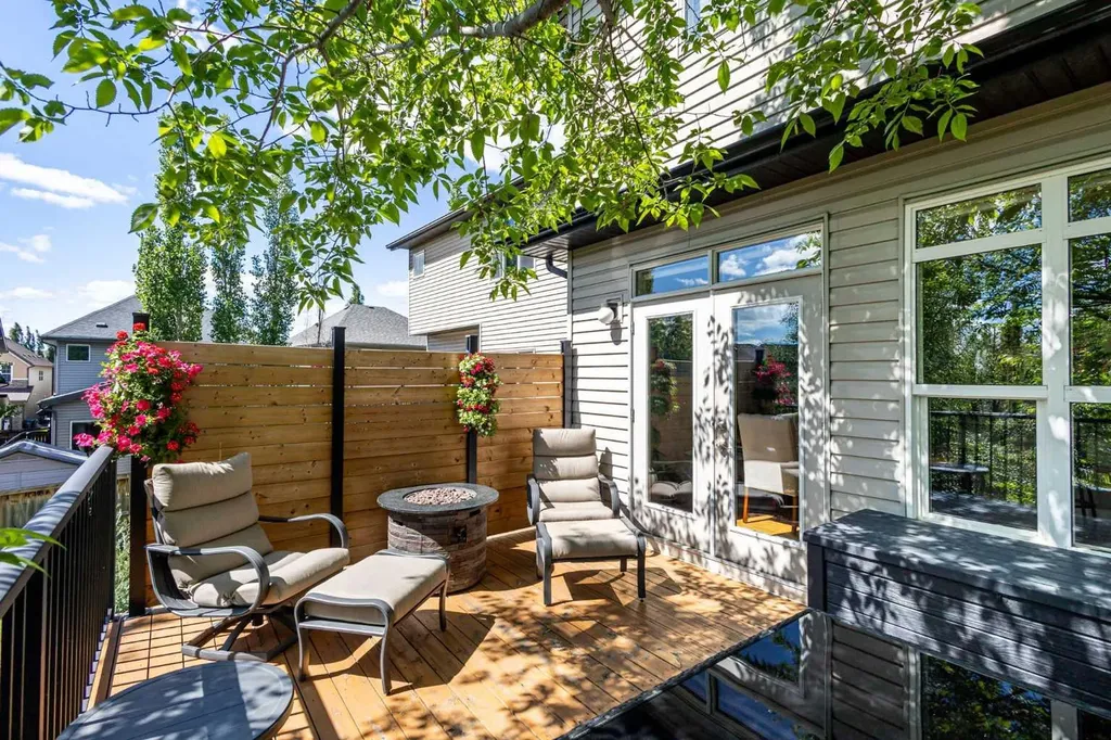 106 Cranarch Landing SE Calgary AB T3M 0Z7