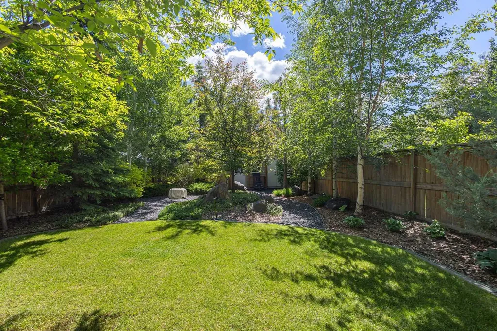 106 Cranarch Landing SE Calgary AB T3M 0Z7