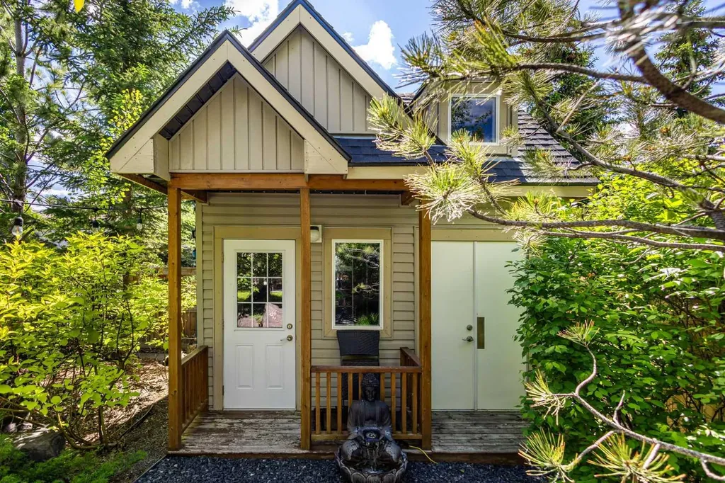 106 Cranarch Landing SE Calgary AB T3M 0Z7