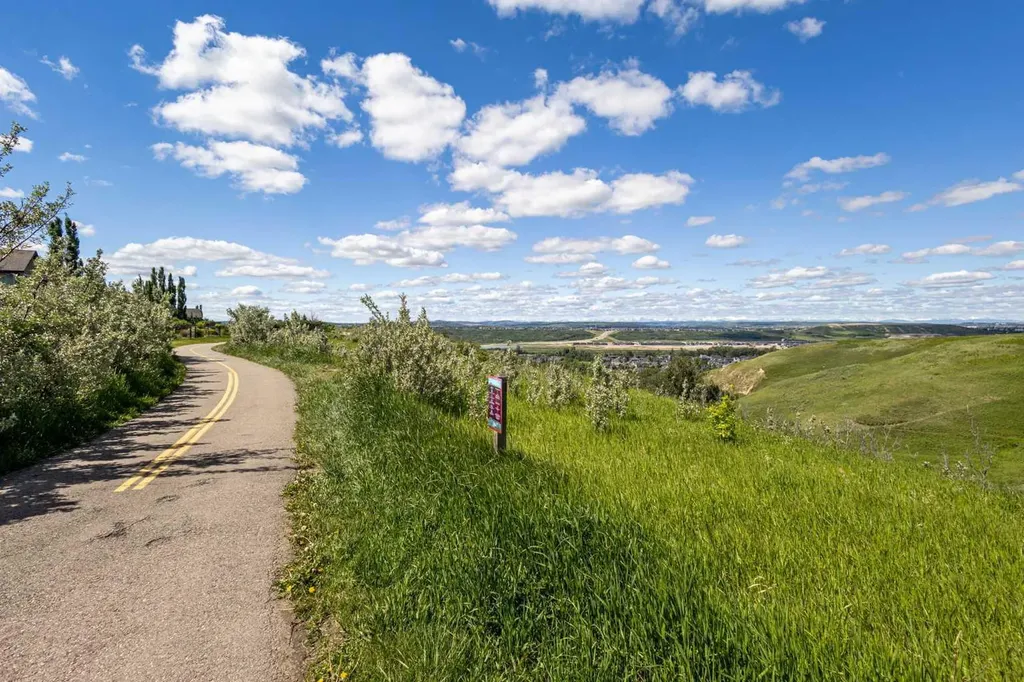 106 Cranarch Landing SE Calgary AB T3M 0Z7
