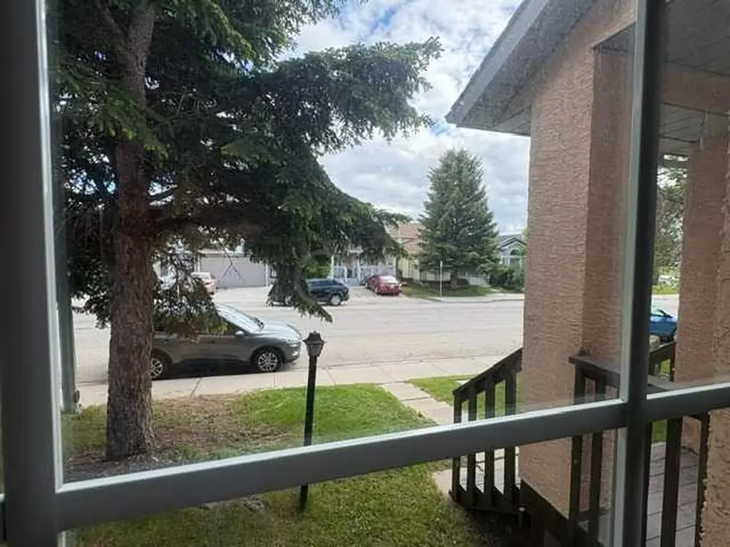 6934 Laguna Way NE Calgary AB T1Y 6W2