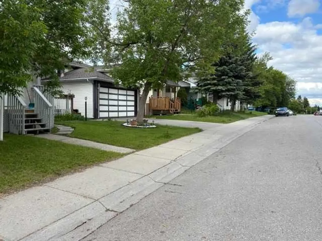6934 Laguna Way NE Calgary AB T1Y 6W2