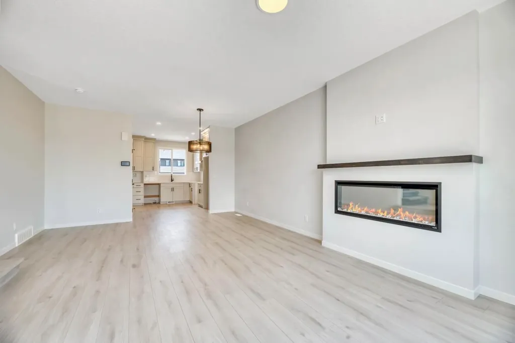 28 Mitchell Way NW Calgary AB T3R 2G2
