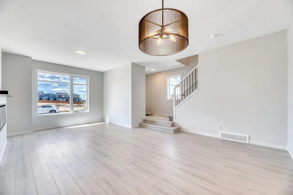 28 Mitchell Way NW Calgary AB T3R 2G2