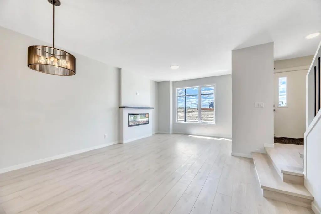 28 Mitchell Way NW Calgary AB T3R 2G2