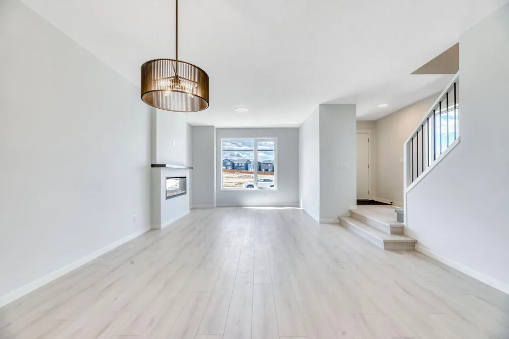 28 Mitchell Way NW Calgary AB T3R 2G2