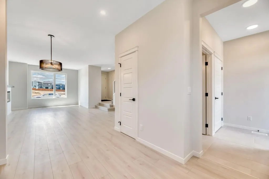 28 Mitchell Way NW Calgary AB T3R 2G2
