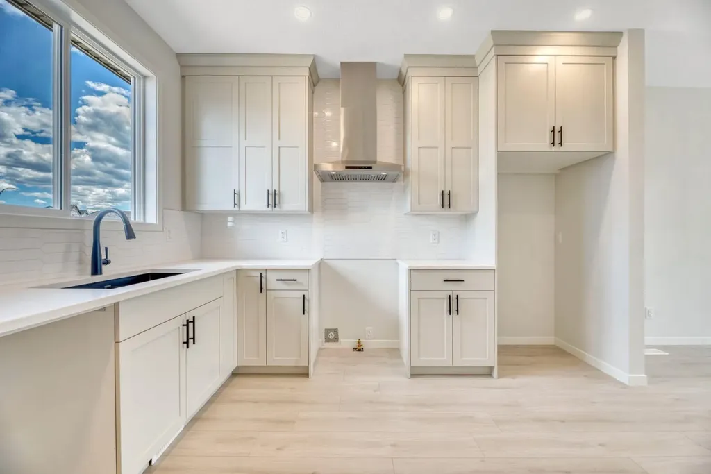 28 Mitchell Way NW Calgary AB T3R 2G2
